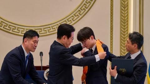 The Significance of Faker's New Medal