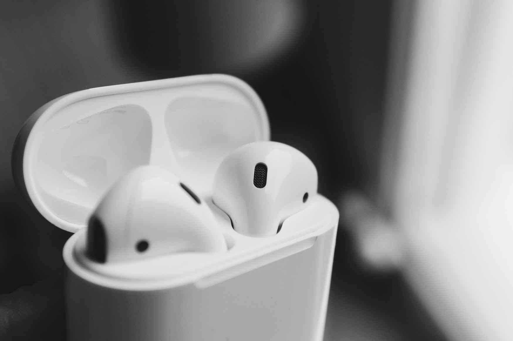 why is my airpod pro 2 case not charging